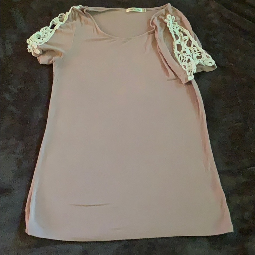 Pink shirt with decorative sleeves